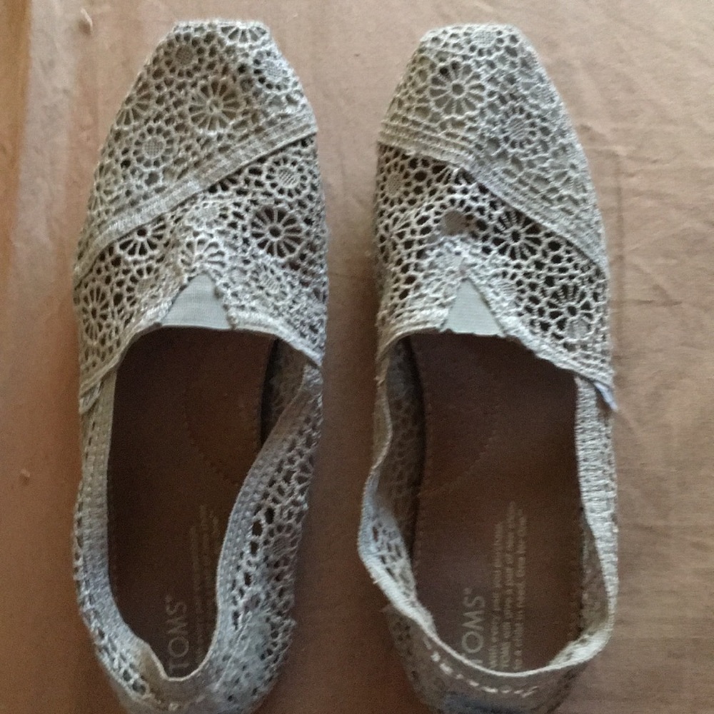 Tom’s shoes size 9.5M